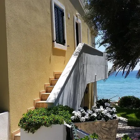 Appartamento Beachfront And Villas *