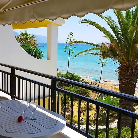 Beachfront And Villas *