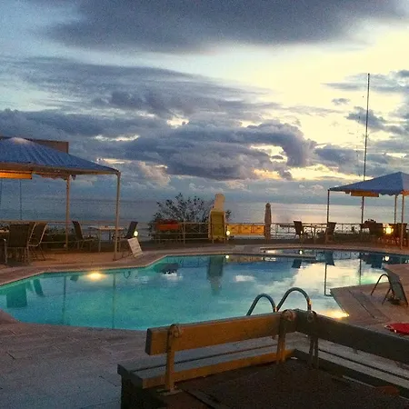 Appartamento Beachfront And Villas
