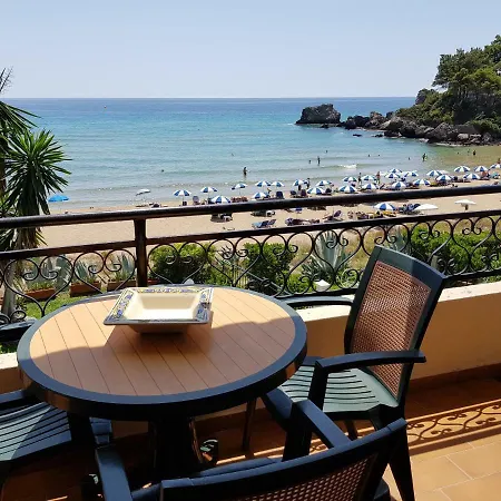 Appartamento Beachfront And Villas